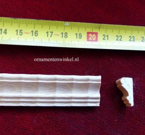 Profiel lijstje 2034. Robbellijst. Prijs per 5 meter.