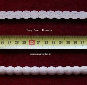 Half rond lijstje 2057 bolletje 12 x 6 mm  Prijs is per 5 meter 