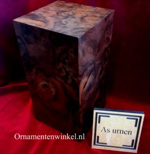 As urn wortel noten zuil