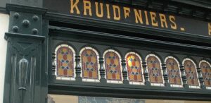 bovenlicht snijraam invulling met glas en lood